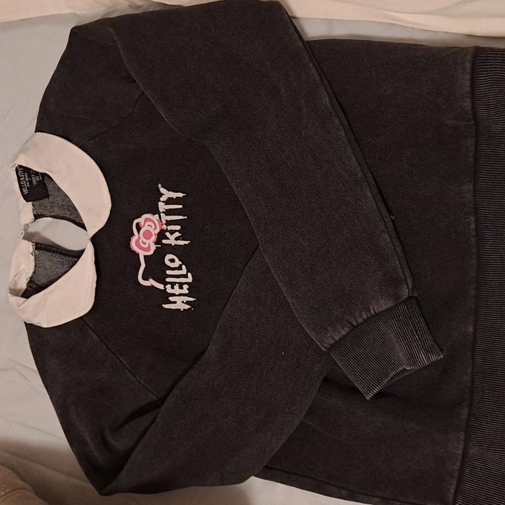 Hello kitty  collab with Forever 21 long sleeves sweater top